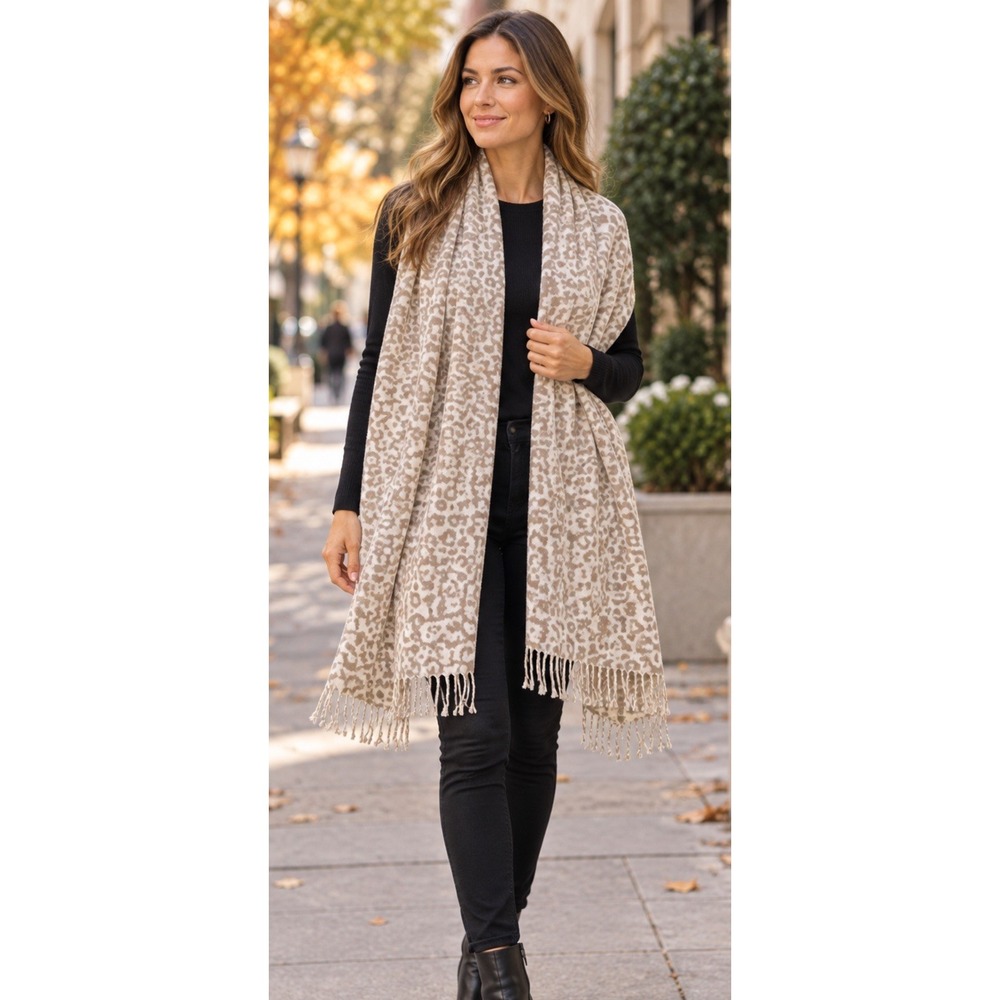 Banana Republic Women's Cashmere Blend Patina Shawl Scarf Animal Print Soft